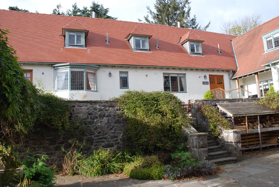 Reroofing a wing of an arts and crafts house near to Dundee